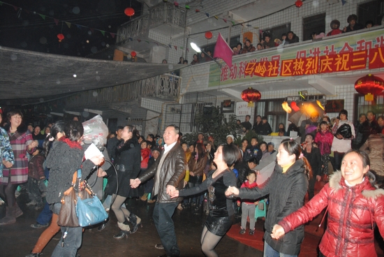 马岭镇:三八妇女节开篝火晚会 送文艺下乡(图3) 马岭镇:三八妇女节开篝火晚会 送文艺下乡(图3)