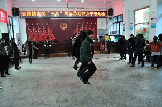 云锦镇:举行庆祝三八国际妇女节表彰大会(图3) 云锦镇:举行庆祝三八国际妇女节表彰大会(图3)