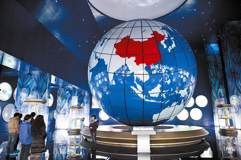 宜宾自主研发出直径九米玻璃地球仪&nbsp;或为世界最大(图1)