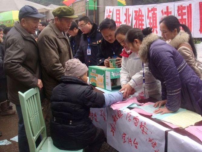 兆雅镇学雷锋在行动(图1)