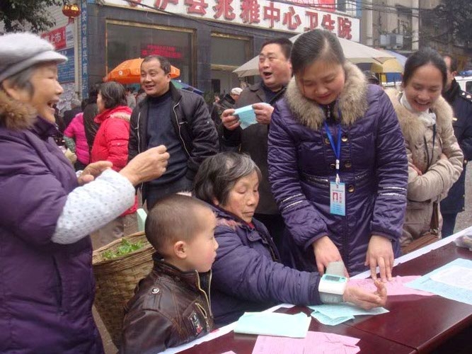 兆雅镇学雷锋在行动(图2)