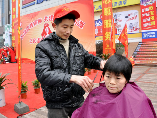 龙马潭区：万名“活雷锋”服务城乡群众(图7)