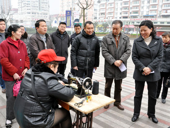 龙马潭区：万名“活雷锋”服务城乡群众(图8)
