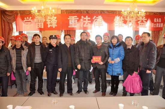 叙永工会开展学雷锋送法律维权益活动(图1) 叙永工会开展学雷锋送法律维权益活动(图1)