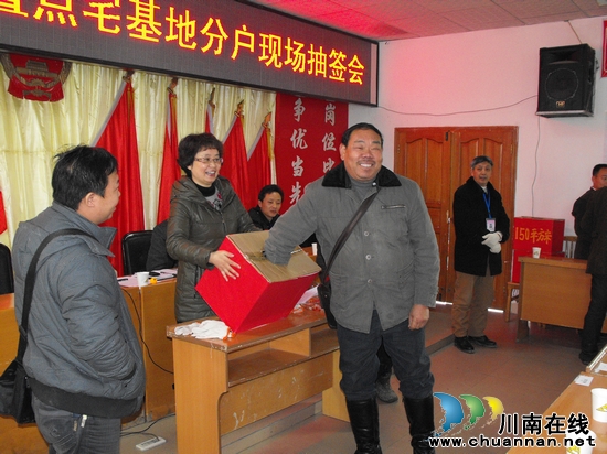 泸州：古蔺县叙大铁路安置点宅基地分户工作实况(图2)