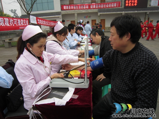 华阳街道:亿万农民健康促进行动&nbsp;走进石虎村(图3)