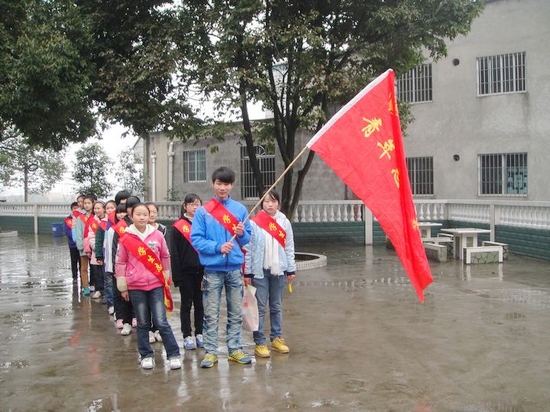 立石镇：又掀起“学习雷锋好榜样”的风潮(图2)