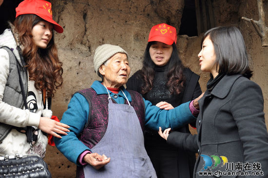 云锦镇：学雷锋&nbsp;践行动(图2)