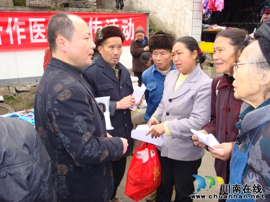 黄坭乡:开展2012年新型农场合作医疗政策宣传活动(图2)
