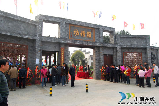 赖公封坛酒成中国艺术收藏家协会唯一指定收藏酒(图1)