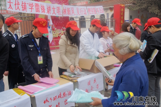 泸县太伏镇：学雷锋行动进行时
