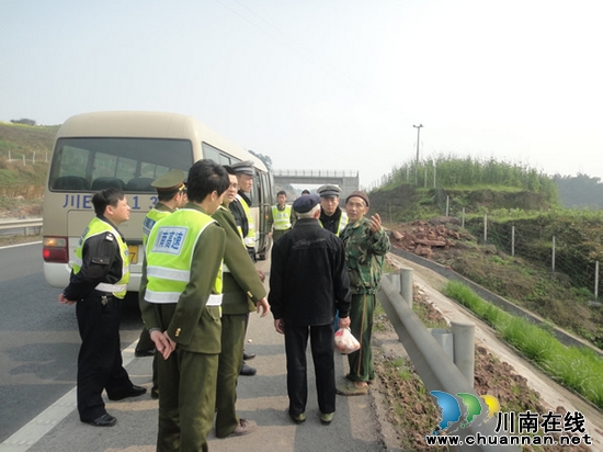 交警、路政:联合执法&nbsp;确保道路安全