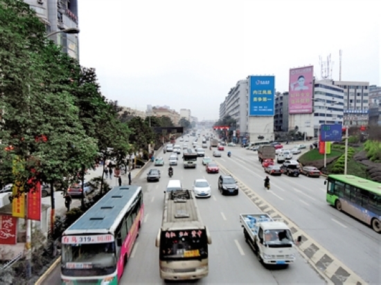内江市区私家车猛增&nbsp;城市交通如何减压？(图1)