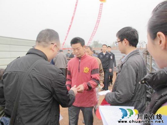 泸州1382套征地拆迁安置用房抽签工作顺利完成(图2)