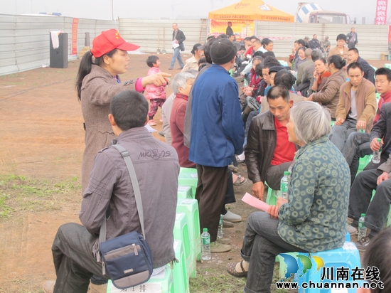 泰安镇:打造“雷锋式”服务团队(图2) 泰安镇:打造“雷锋式”服务团队(图2)
