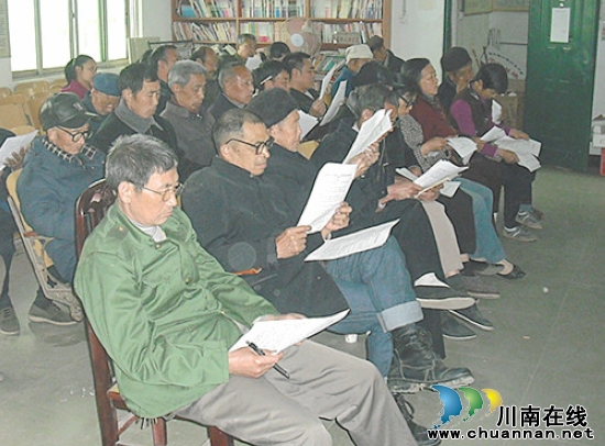 喻寺镇兴隆村：召开基层党组织建设年动员会(图2)