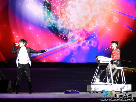 群星闪耀&nbsp;酒博会文艺晚会泸州上演(图16)