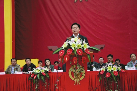 2012年酒业博览会泸州开幕 8000客商聚酒城(图1) 2012年酒业博览会泸州开幕 8000客商聚酒城(图1)