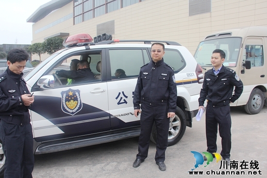 泸州公安交警护航“酒博”&nbsp;尽显交警风采(图2)