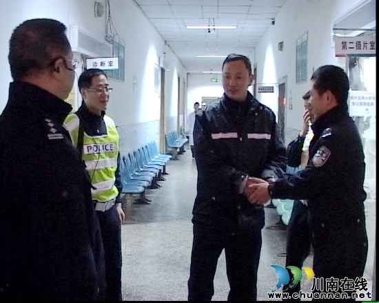 泸州公安交警:冒雨坚守酒博晚会不幸受伤(图3) 泸州公安交警:冒雨坚守酒博晚会不幸受伤(图3)