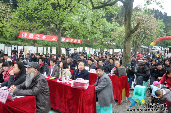 泸州：梨花飘香云锦镇&nbsp;文灿故里迎宾客(图2)