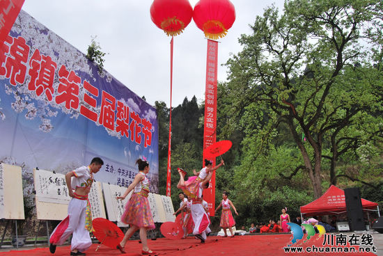泸州：梨花飘香云锦镇&nbsp;文灿故里迎宾客(图6)