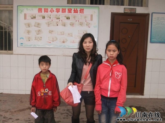 五粮液集团团委倾情关爱留守儿童(图1)