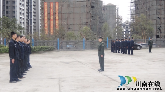 华阳街道：城管队伍“军训”大练兵(图2)