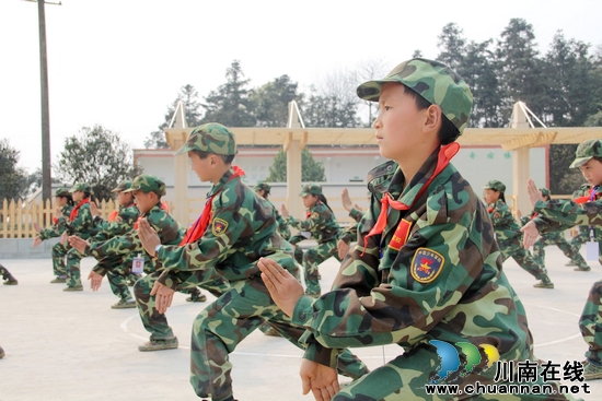 纳溪龙车镇利合小学迎来省级考察组(图3)