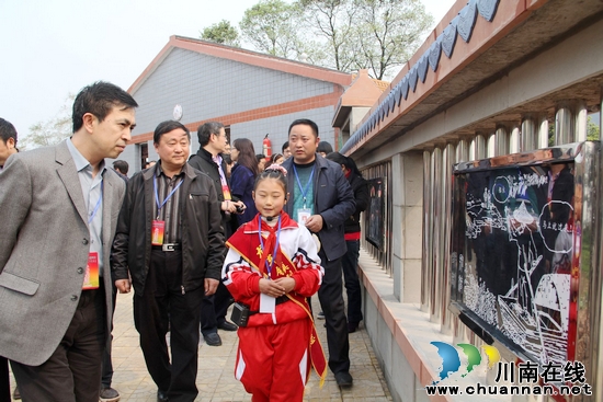 纳溪龙车镇利合小学迎来省级考察组(图2)