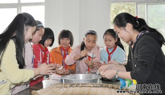 纳溪：敬老院老人团团圆圆享天伦(图1)