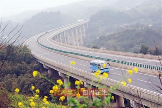 “江阳”在新泸州港远航(图1)