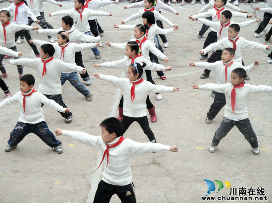 白节镇中心小学:加强体育锻炼 促进阳光体育开展(图2) 白节镇中心小学:加强体育锻炼 促进阳光体育开展(图2)