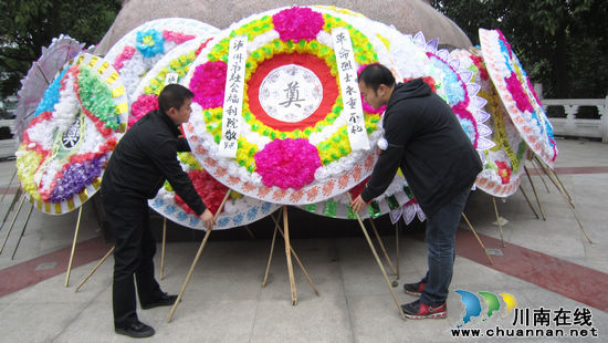 泸州市福利院党员干部到烈士陵园悼念英烈(图2)