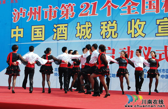 泸州：开通税收宣传直通车&nbsp;纳税服务零距离(图12)