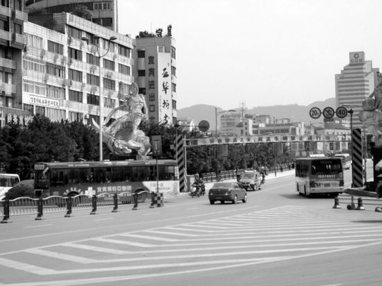 宜宾南门大桥再通公交&nbsp;市民出行不再兜圈子(图1)