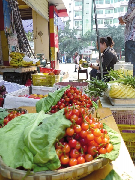 樱桃价飙到40元一斤 网友感叹樱桃比猪肉还贵(图1) 樱桃价飙到40元一斤 网友感叹樱桃比猪肉还贵(图1)