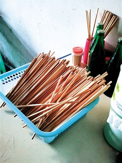 内江小餐馆餐具卫生令人忧(图3)