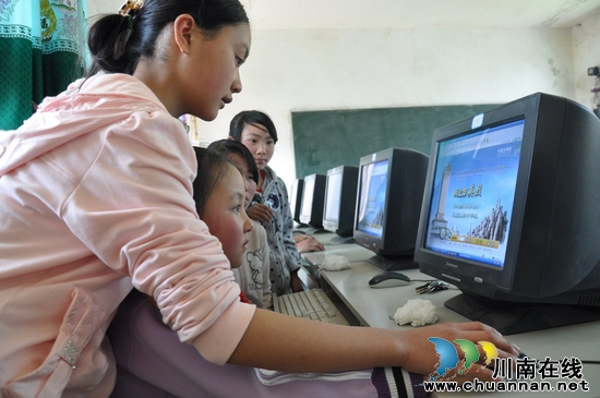 水潦乡:网上祭英烈 低碳清明节(图1) 水潦乡:网上祭英烈 低碳清明节(图1)