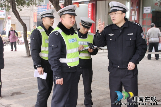 叙永交警圆满完成"百日安全生产活动"任务(图2) 叙永交警圆满完成"百日安全生产活动"任务(图2)