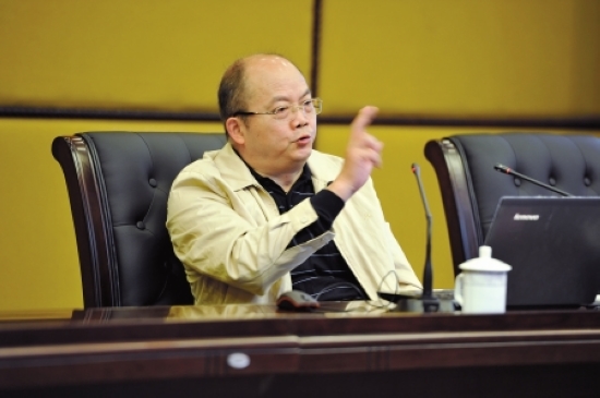内江"讲堂"昨日开课&nbsp;重庆工商大学校长杨继瑞主讲(图1)