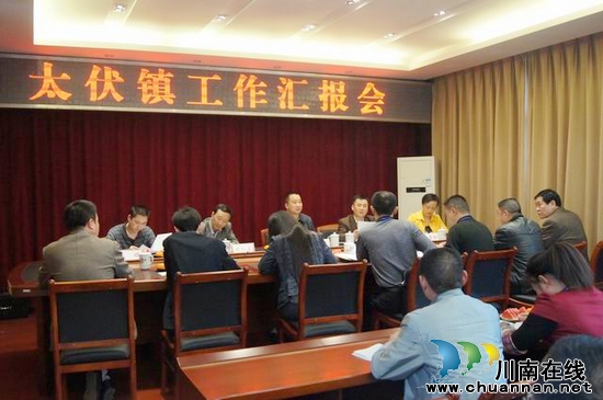 太伏镇：泸县纪委书记李亮一行到太伏镇调研(图2)