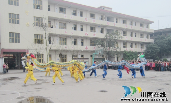 方洞镇：雨坛学校&nbsp;彩龙社团显风采(图1)