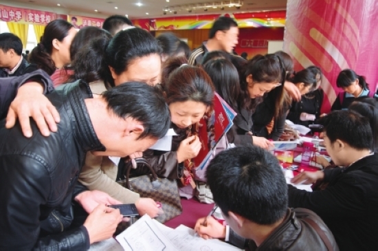 成绵泸名校宜宾招生涌来2000人(图1)