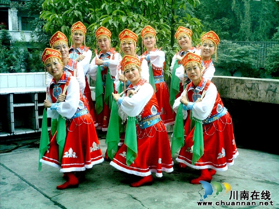 叙永老人用歌舞宣传迎接十八大召开(图3)