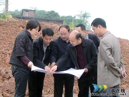 泸州市区领导莅临通滩镇调研新农村建设工作(图1)