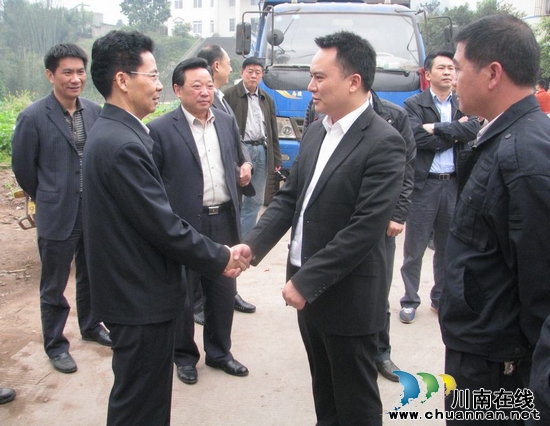 水尾镇:省人大常委会领导赴叙永县水尾镇调研