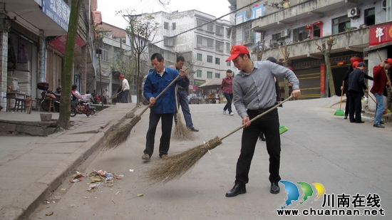 通滩镇:清扫责任路段 整洁容颜(图1) 通滩镇:清扫责任路段 整洁容颜(图1)