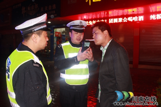 叙永公安交警强化措施&nbsp;&nbsp;突出重点&nbsp;&nbsp;严查酒后驾驶(图2)