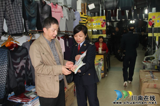 龙马潭:纳税服务“零距离” 商户受益齐称赞(图5) 龙马潭:纳税服务“零距离” 商户受益齐称赞(图5)